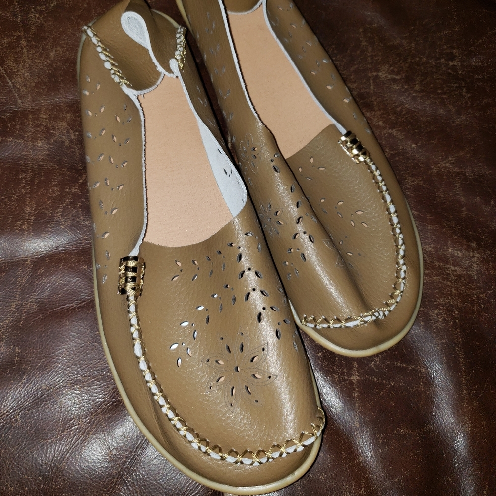 Tan & Gold - •Unknown• | Slip-On Shoes - Picture 3 of 8